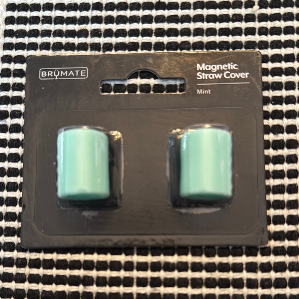 BruMate Magnetic Straw Cover covers in Mint, 2-Pack! 
New!